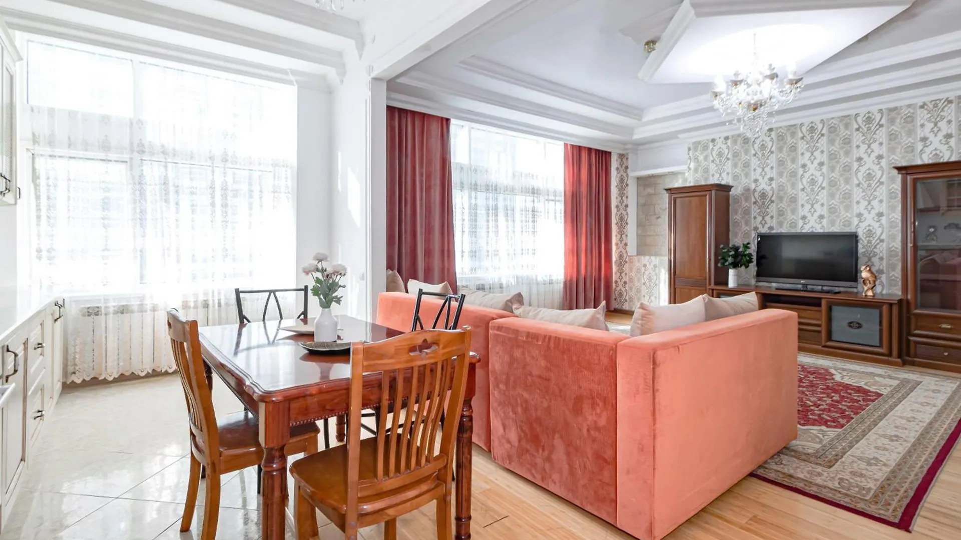 В Золотом Квадрате Рядом С Монументом Байтерек Nur-Sultan  Apartment Nur-Sultan (Astana)