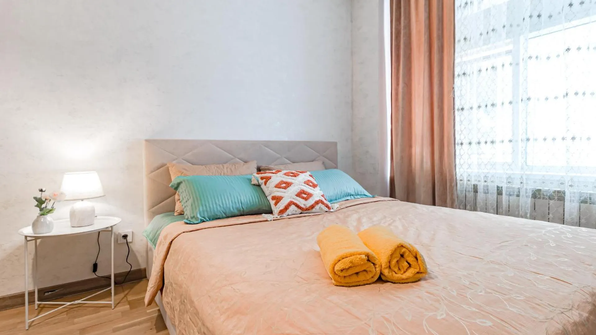 В Золотом Квадрате Рядом С Монументом Байтерек Nur-Sultan  Apartment